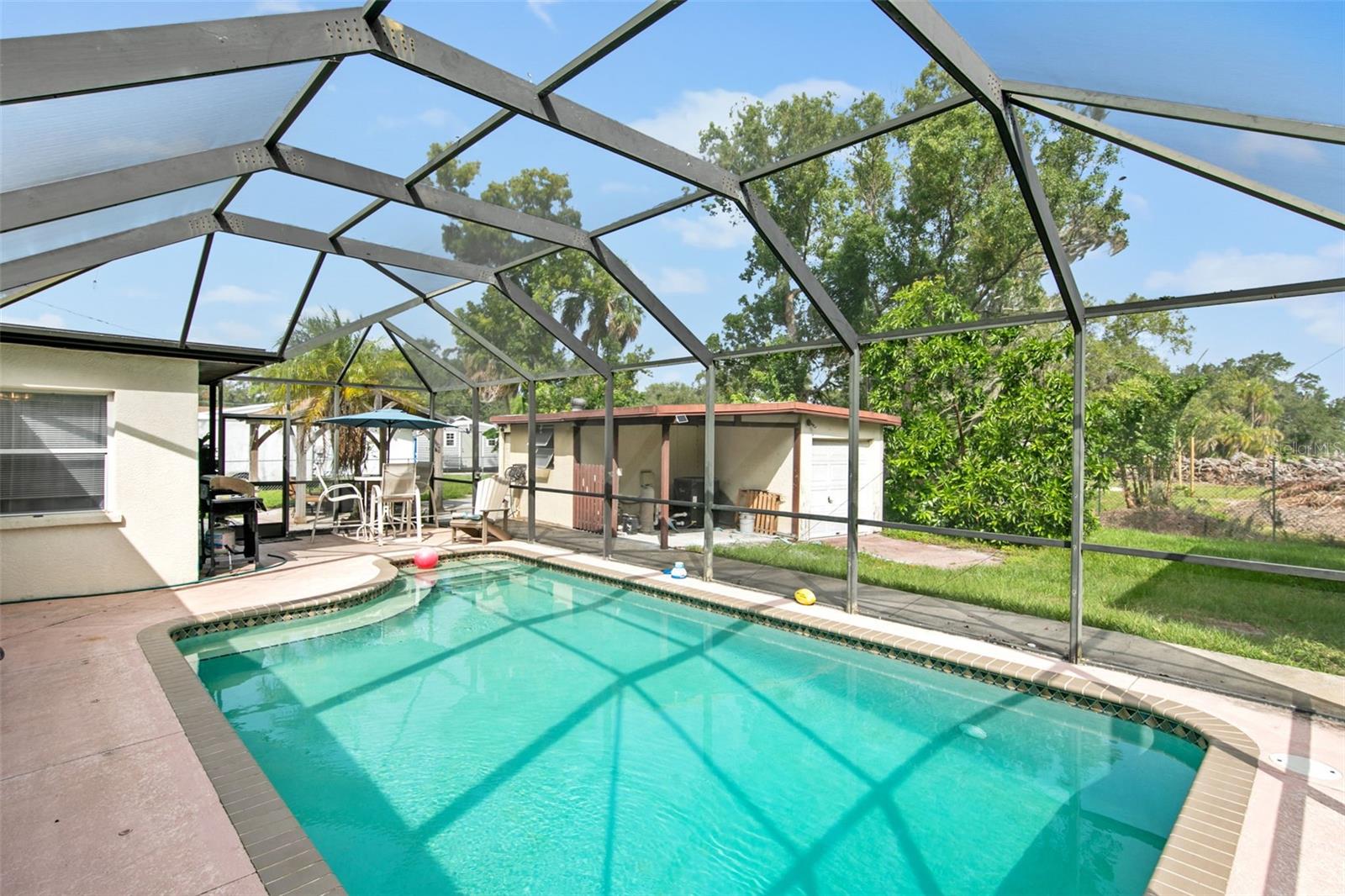 999 28TH AVENUE DR E