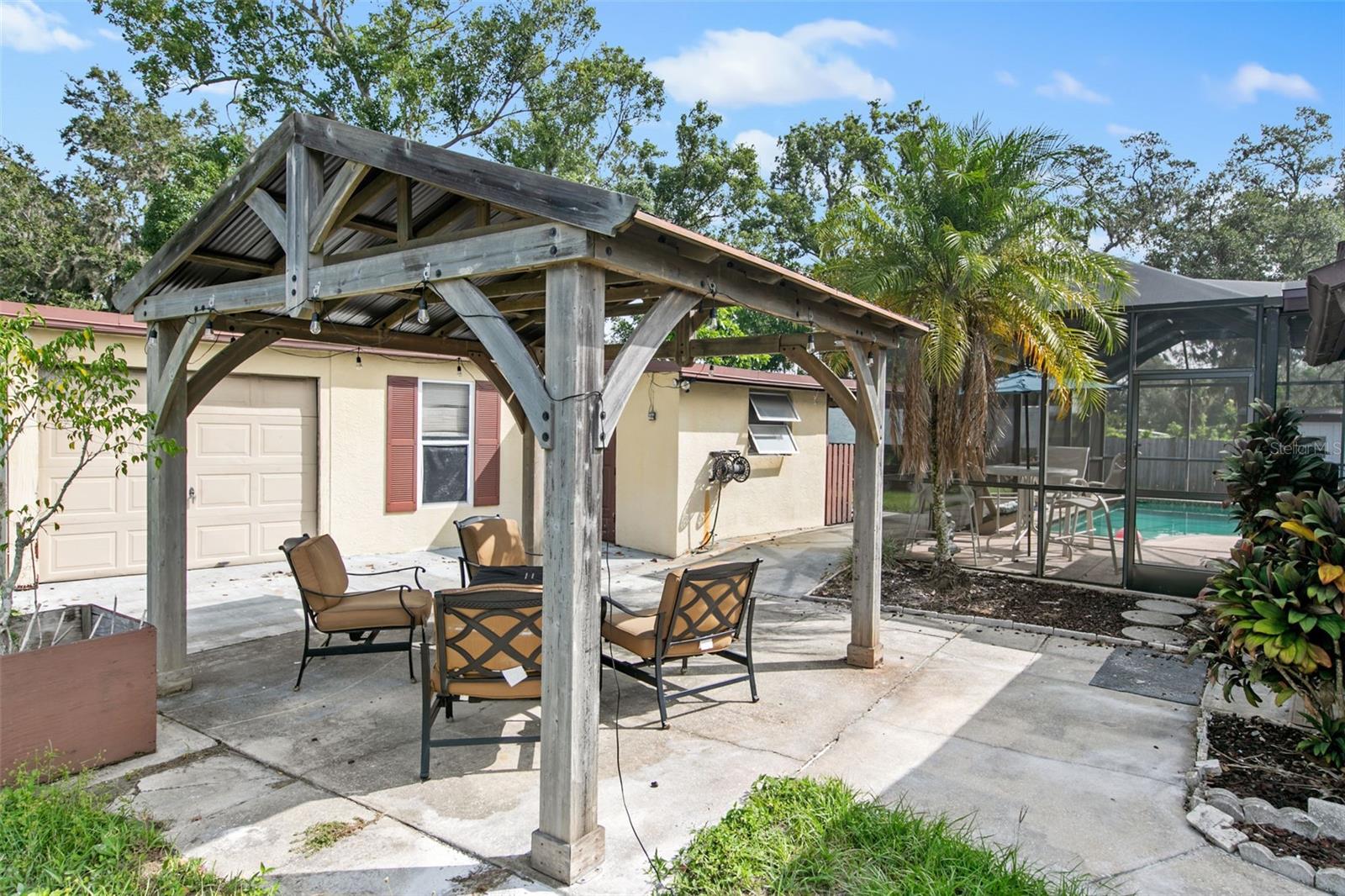 999 28TH AVENUE DR E