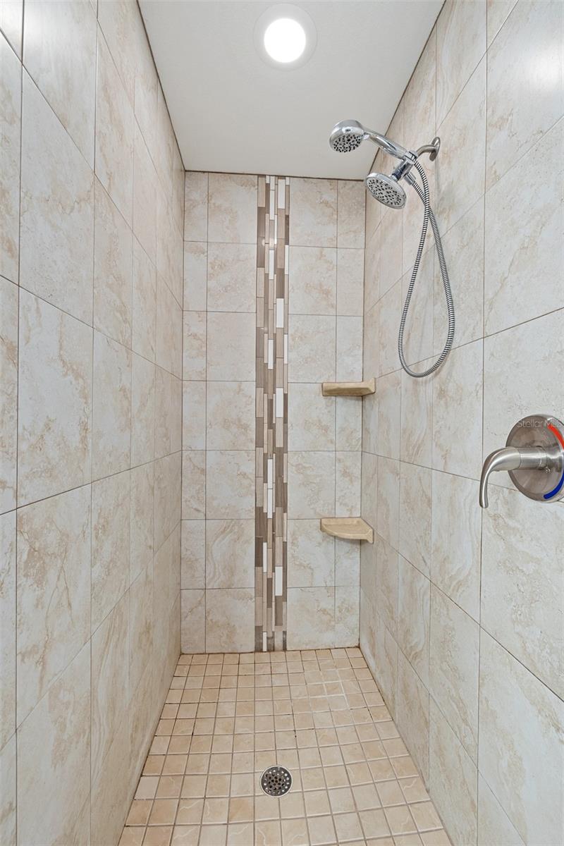 6586 7TH AVENUE CIR W