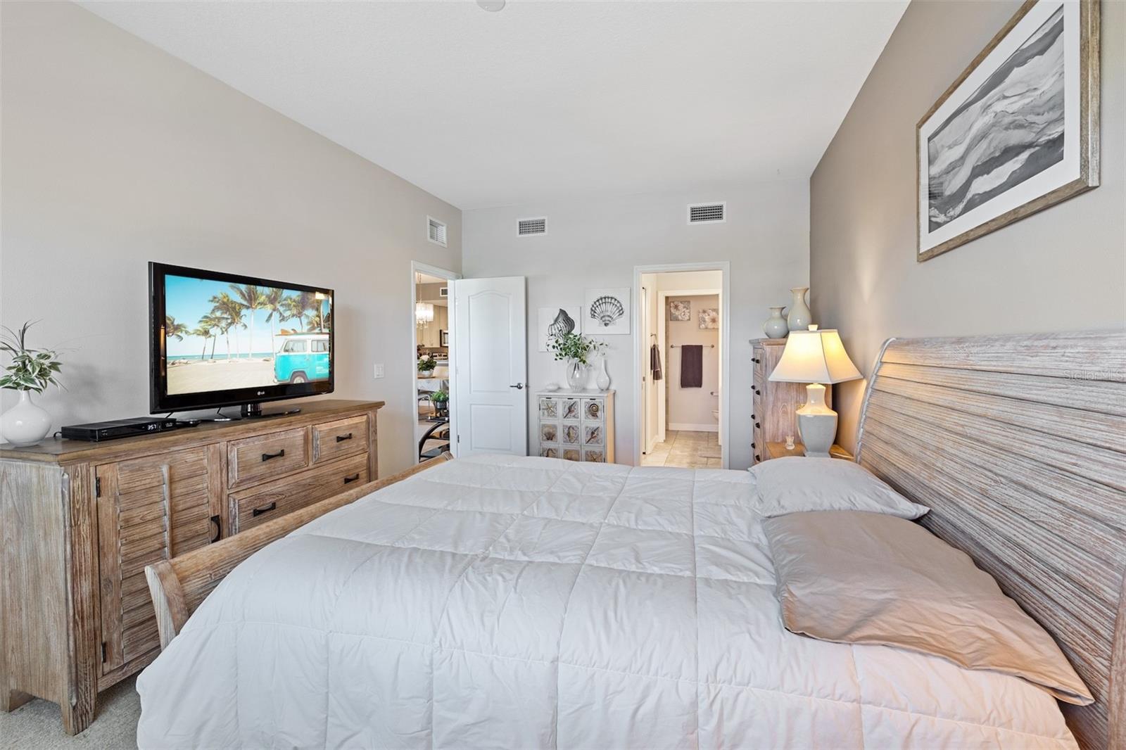 6586 7TH AVENUE CIR W