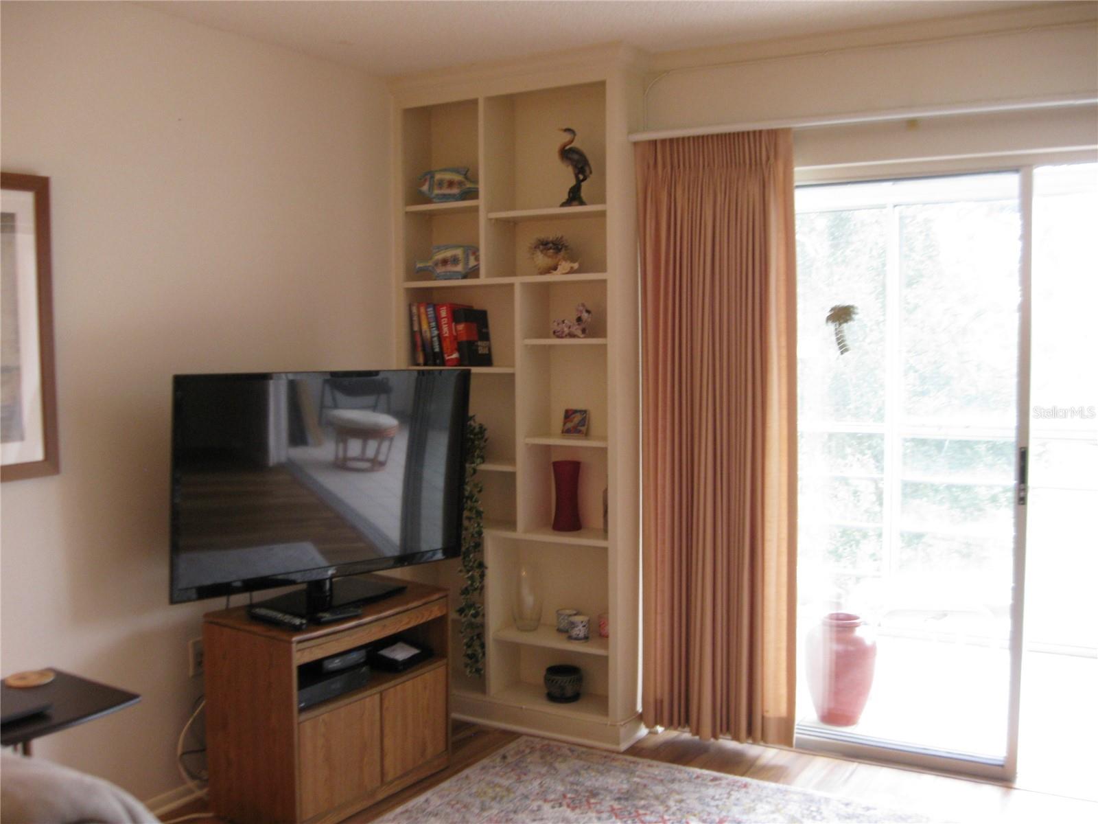 3660 IRONWOOD CIR #301M