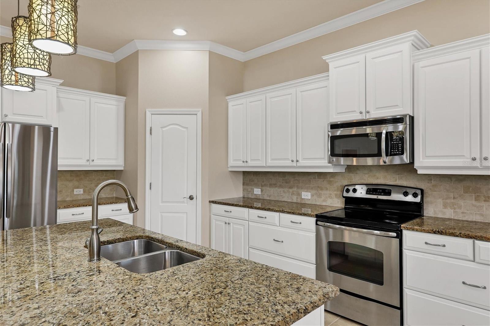 1451 HICKORY VIEW CIR