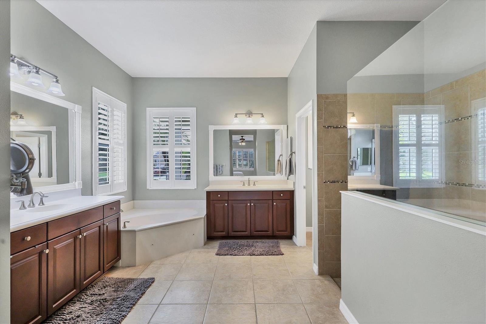 1451 HICKORY VIEW CIR