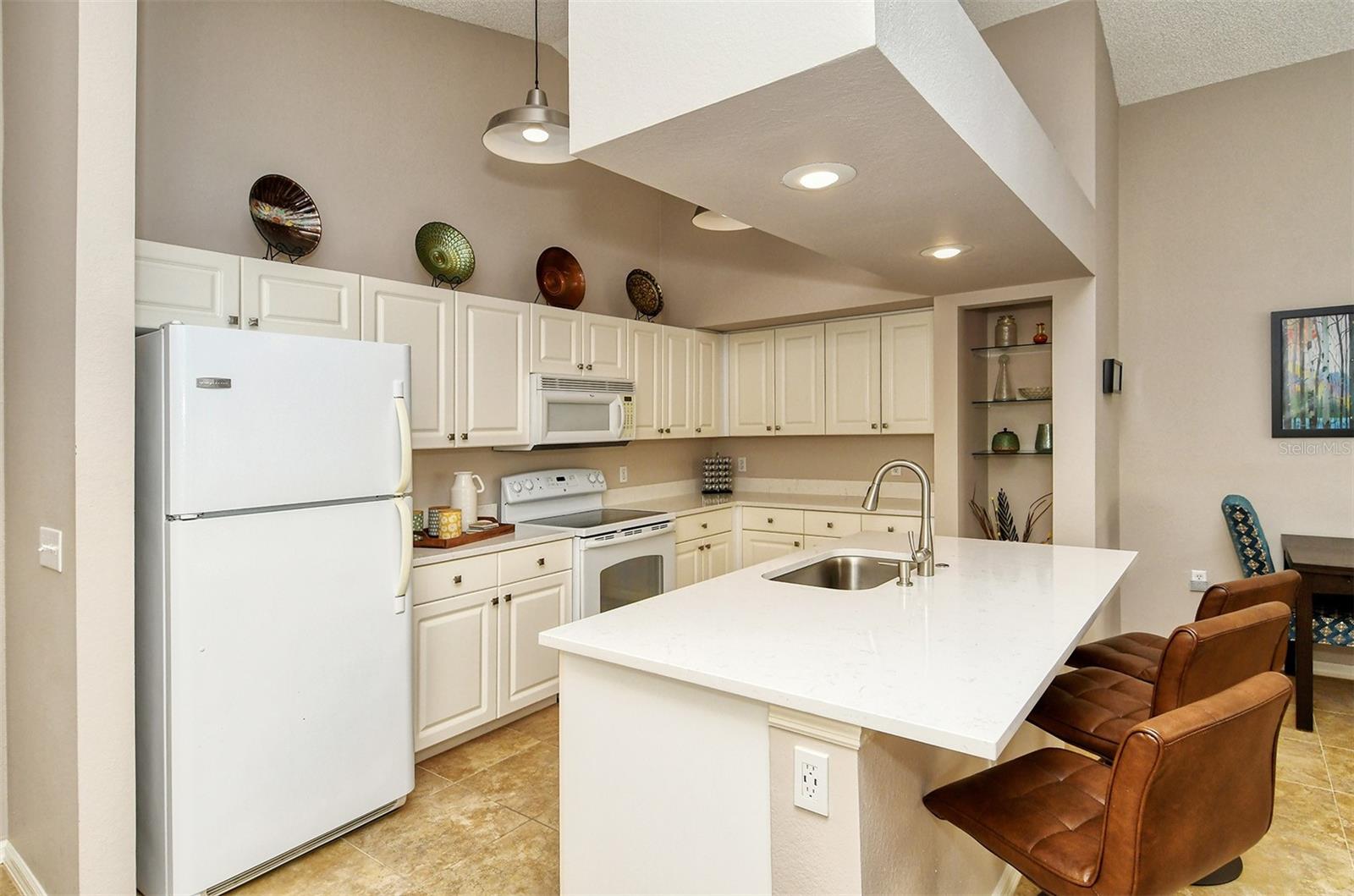 7266 ELEANOR CIR #203