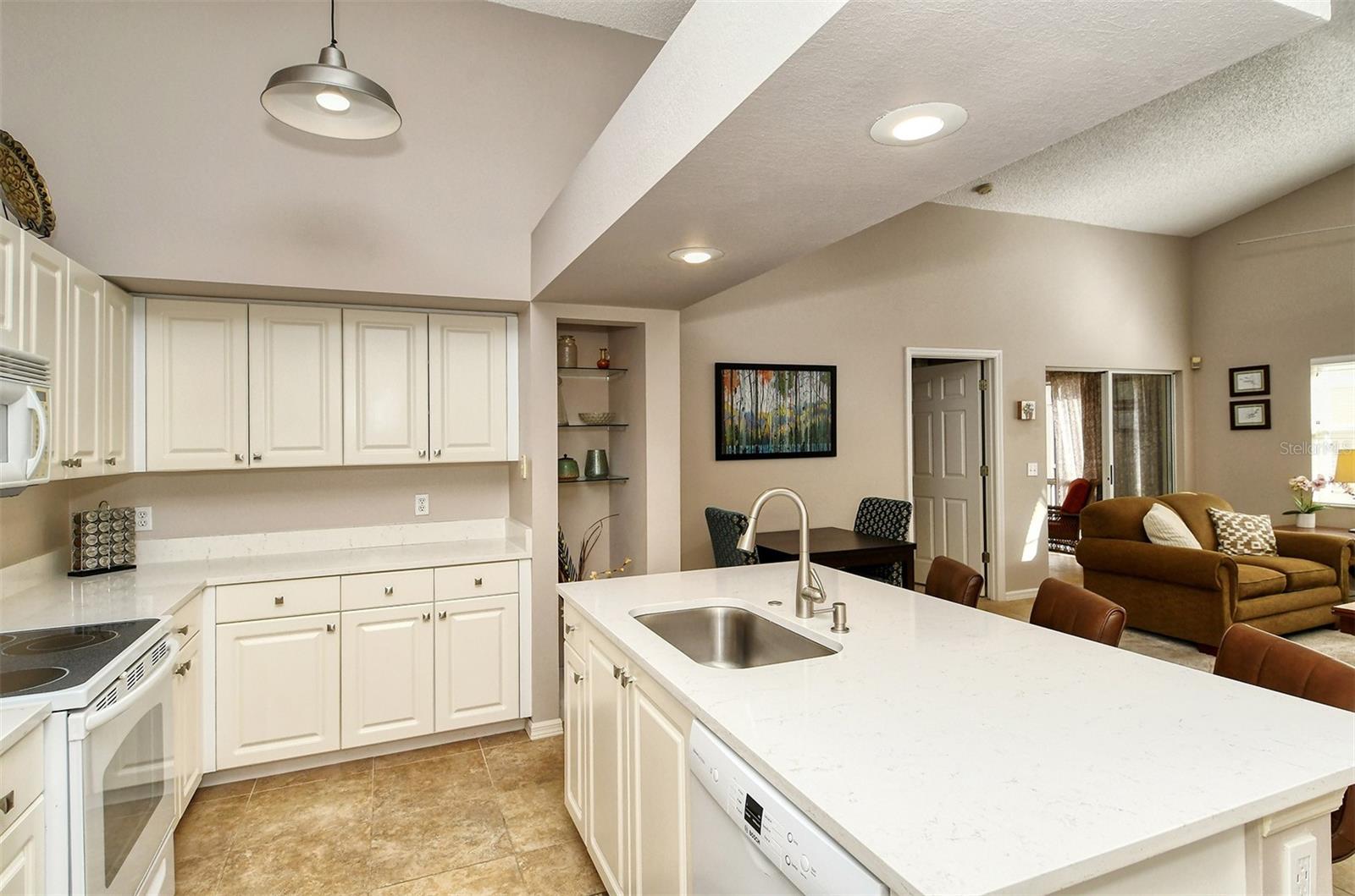 7266 ELEANOR CIR #203