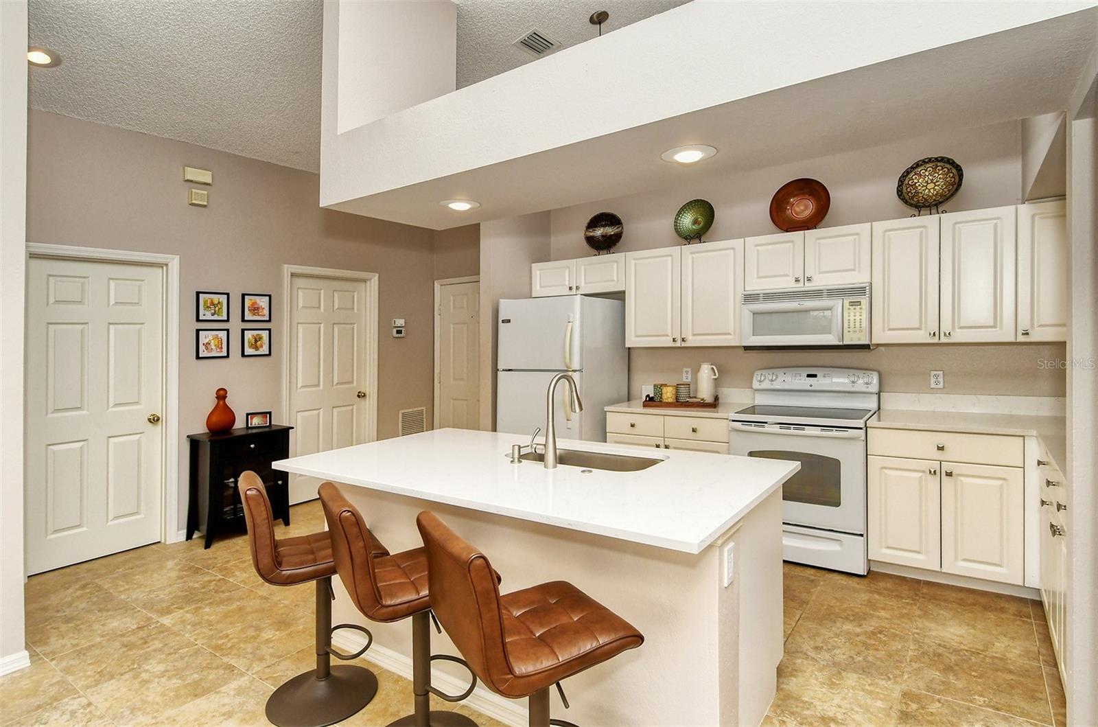 7266 ELEANOR CIR #203