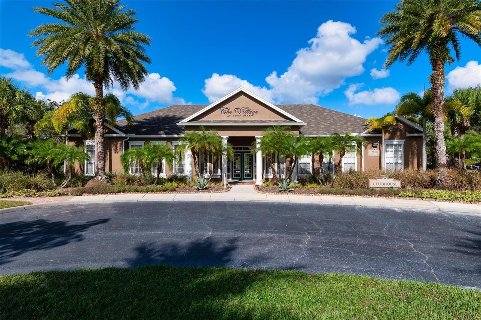 8933 MANOR LOOP #102