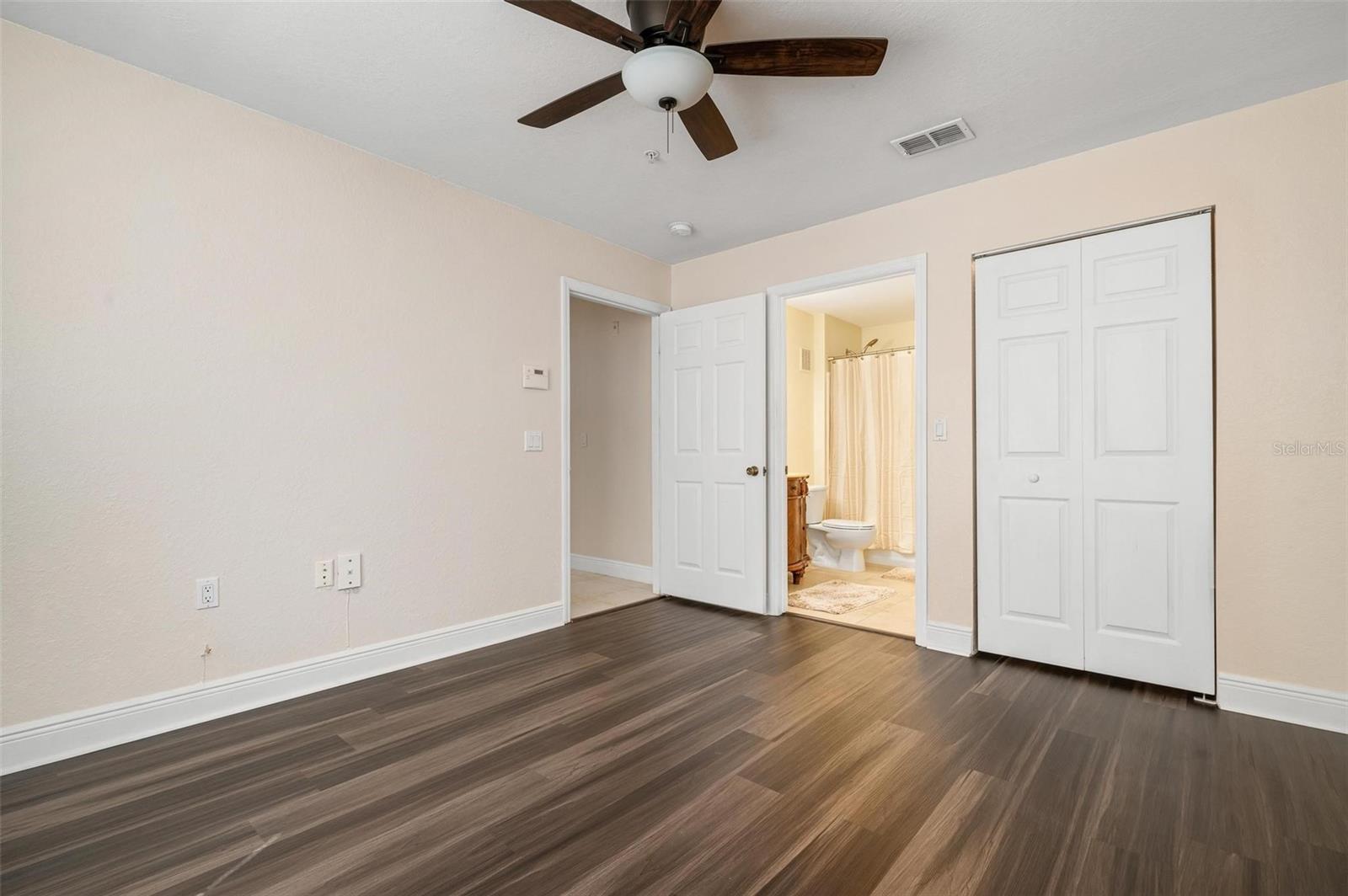 8933 MANOR LOOP #102