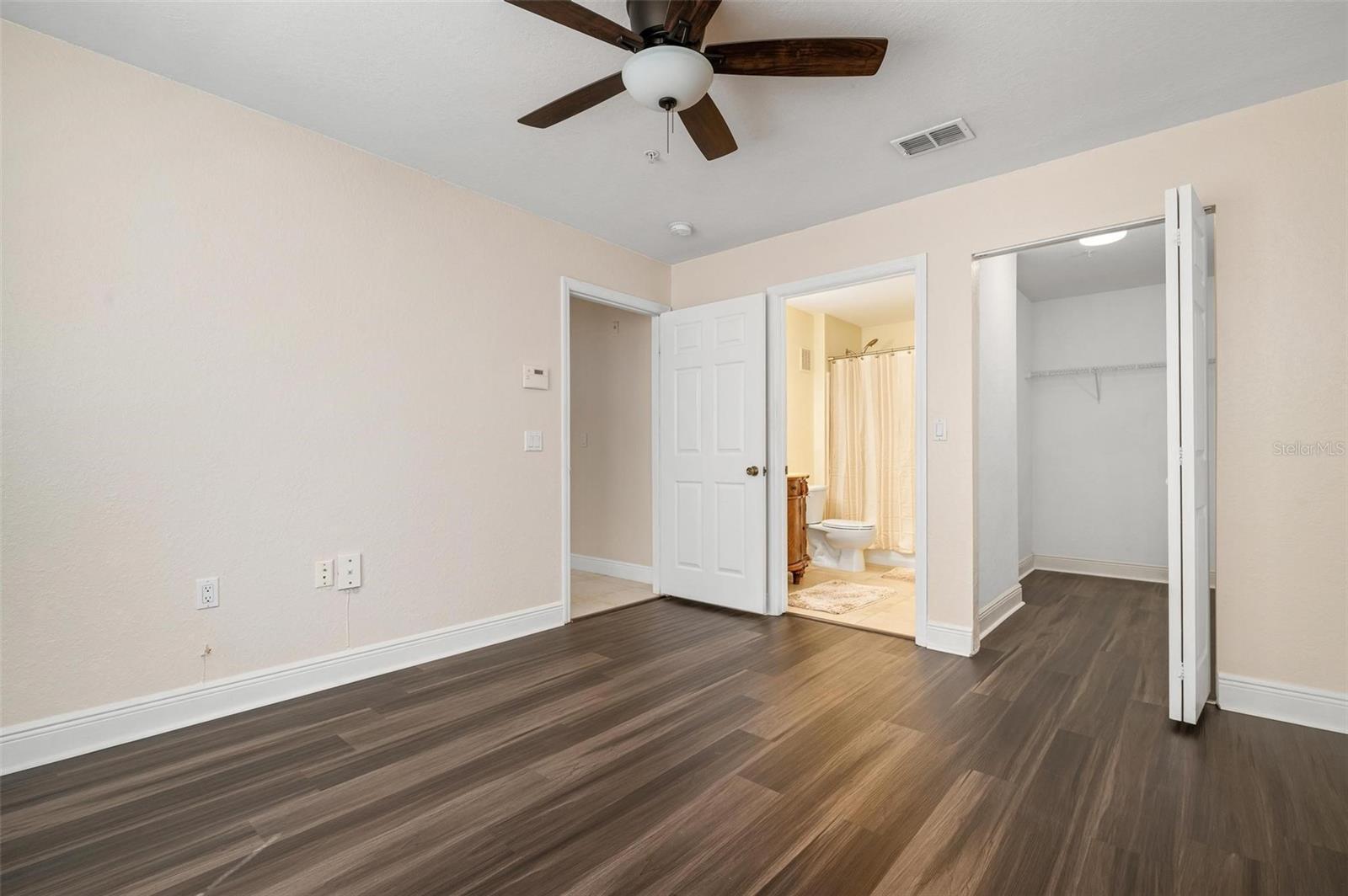 8933 MANOR LOOP #102