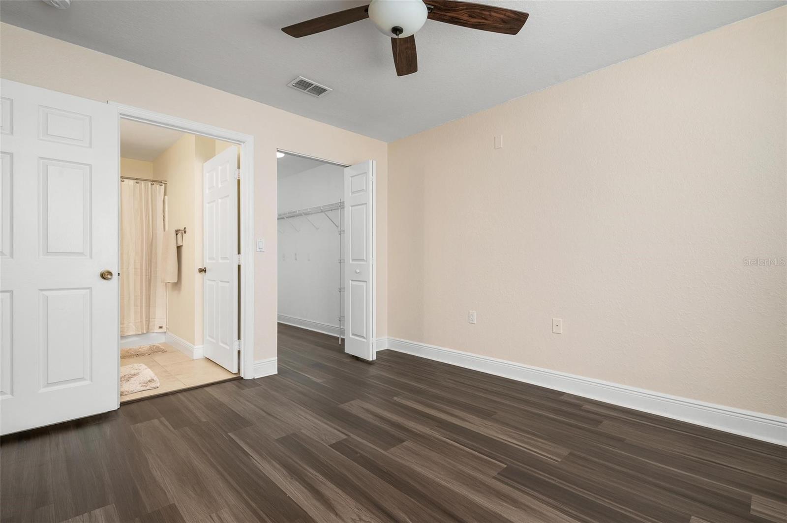 8933 MANOR LOOP #102