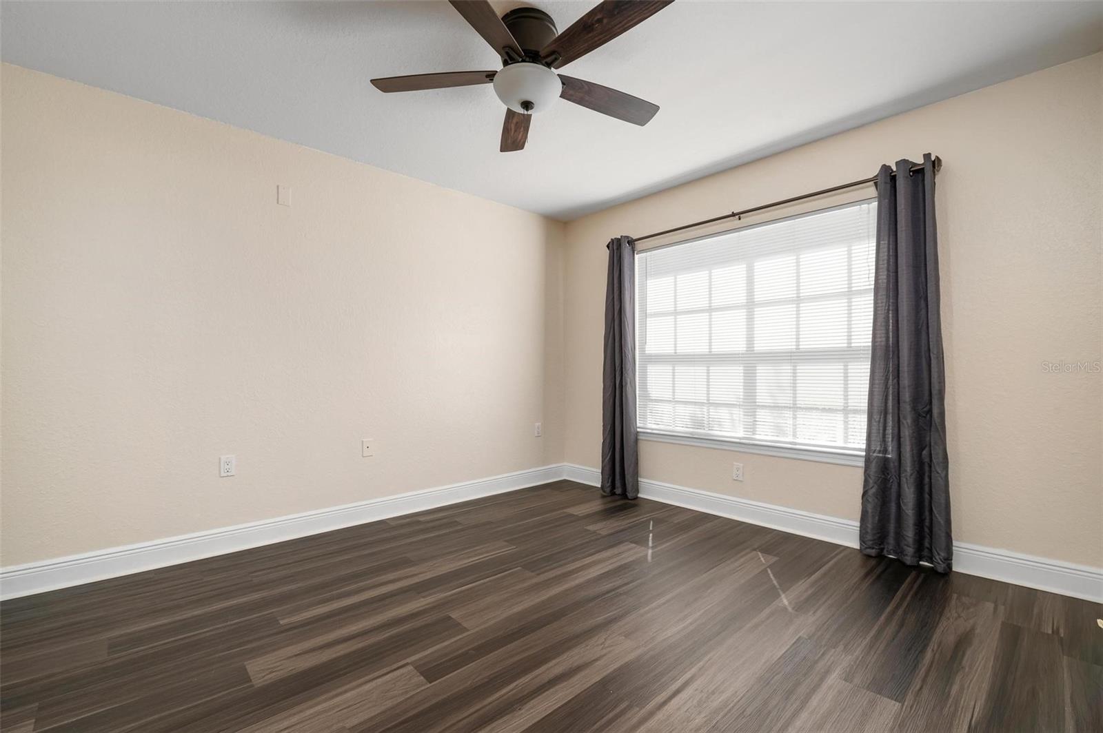 8933 MANOR LOOP #102