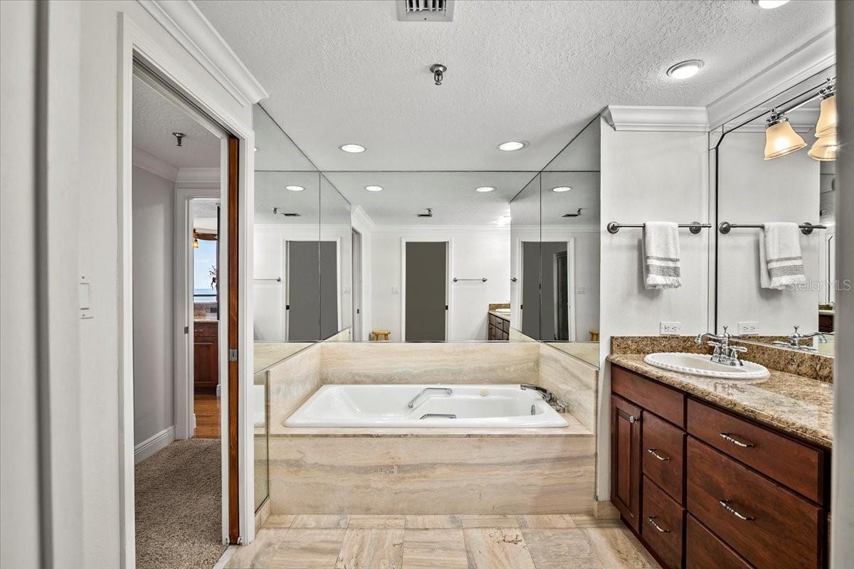 1211 GULF OF MEXICO DR #506