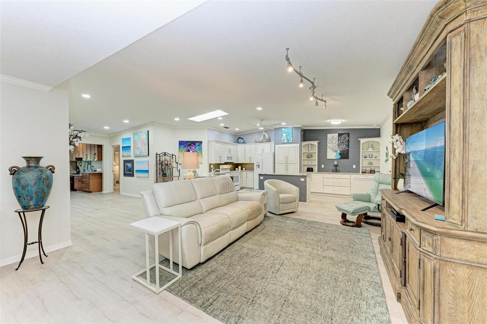 5623 GARDEN LAKES DR