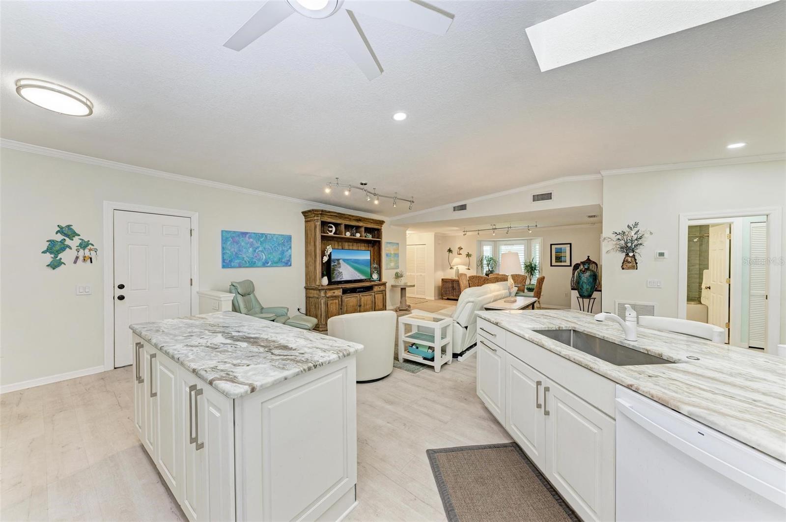 5623 GARDEN LAKES DR