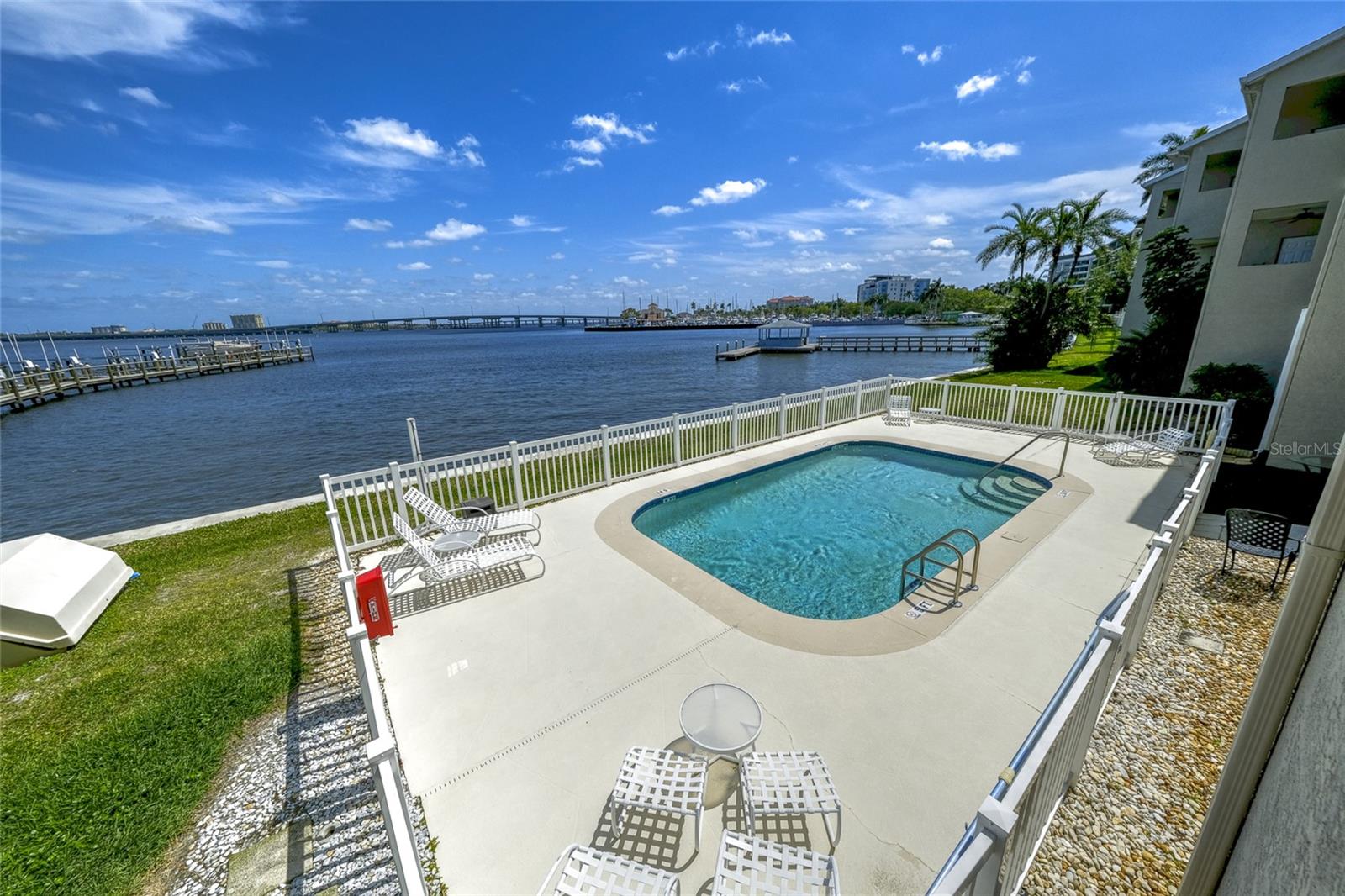 1706 POINT PLEASANT AVE W