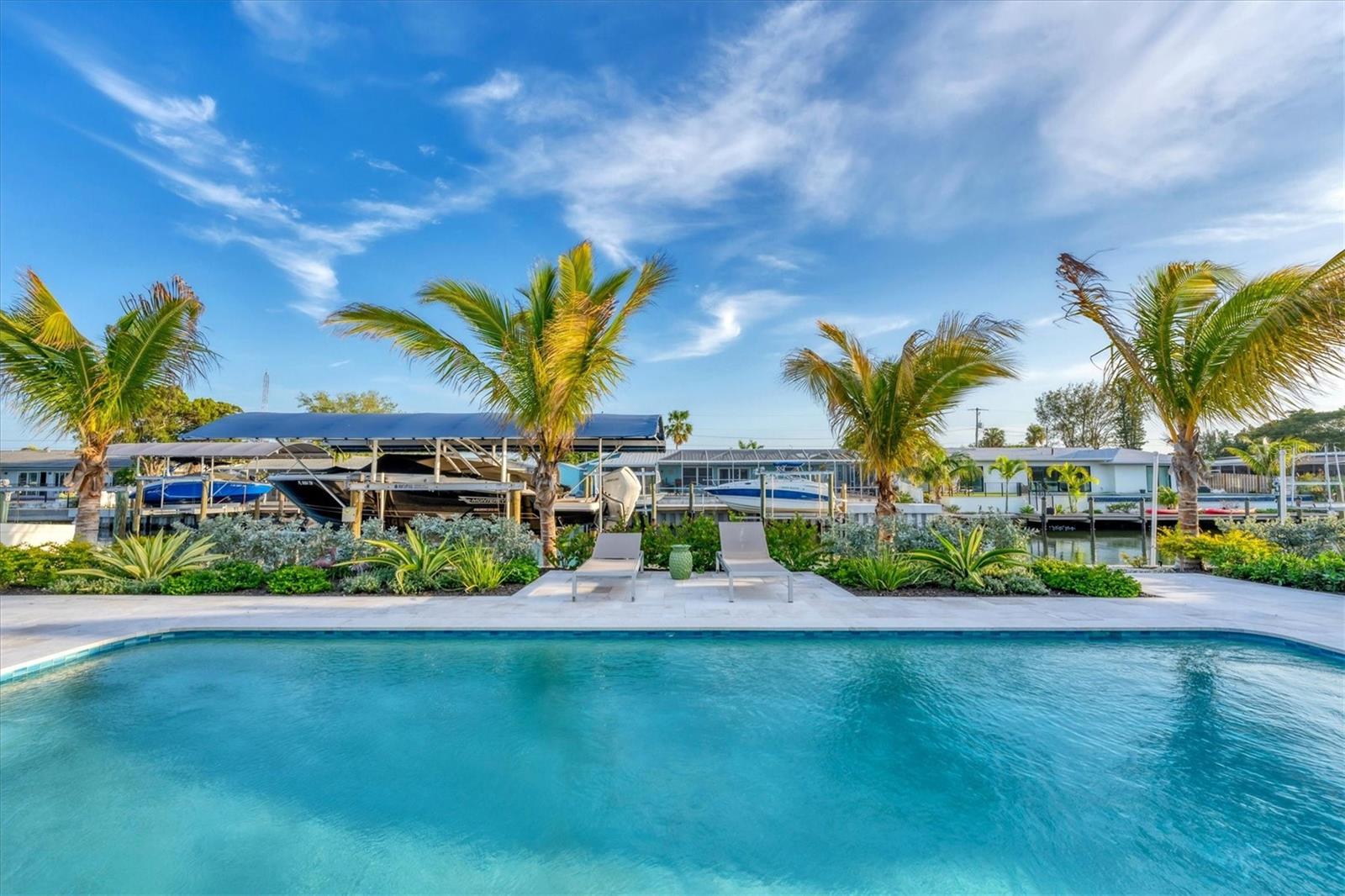 10115 KINGFISHER RD E