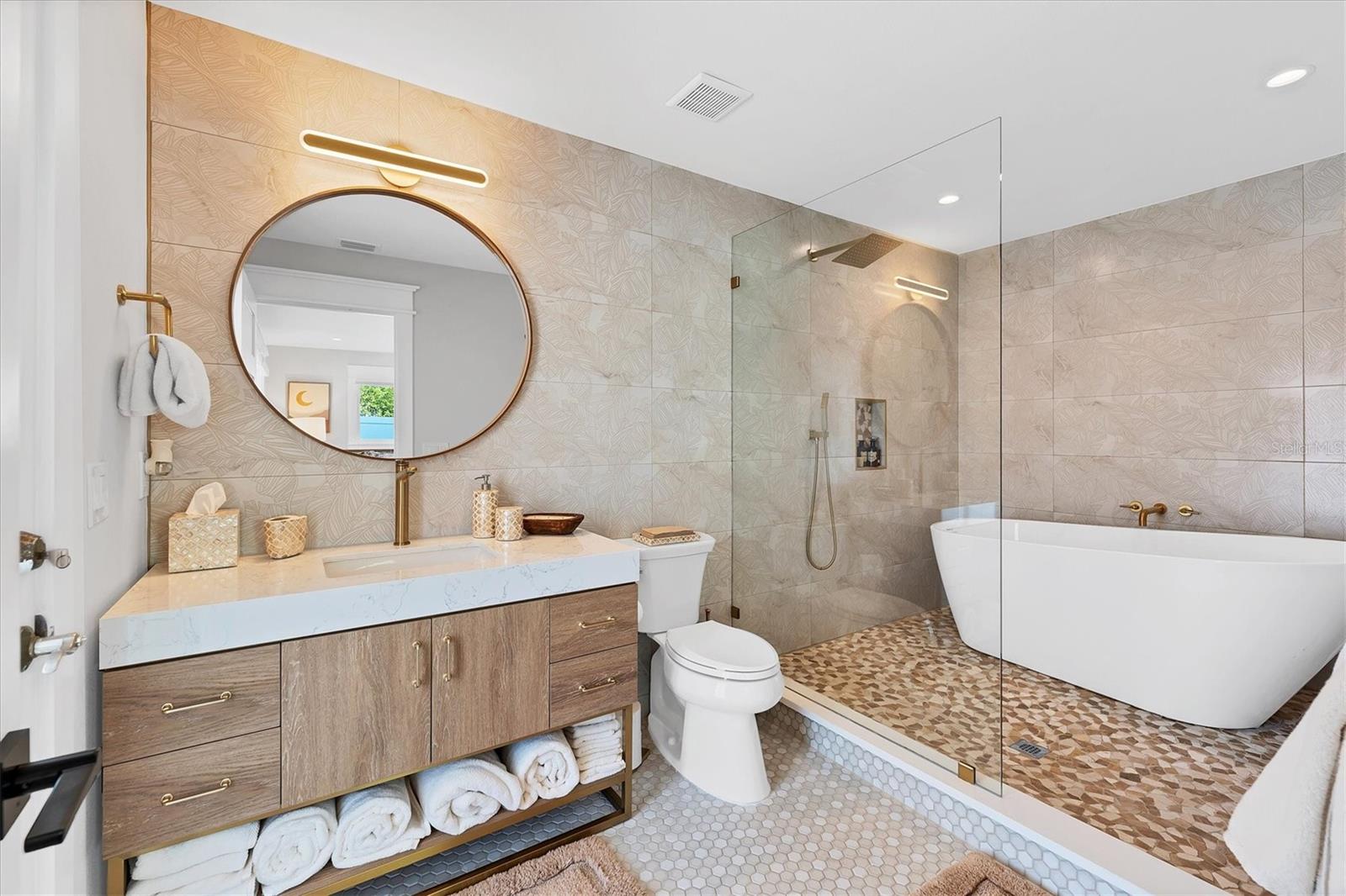 10115 KINGFISHER RD E