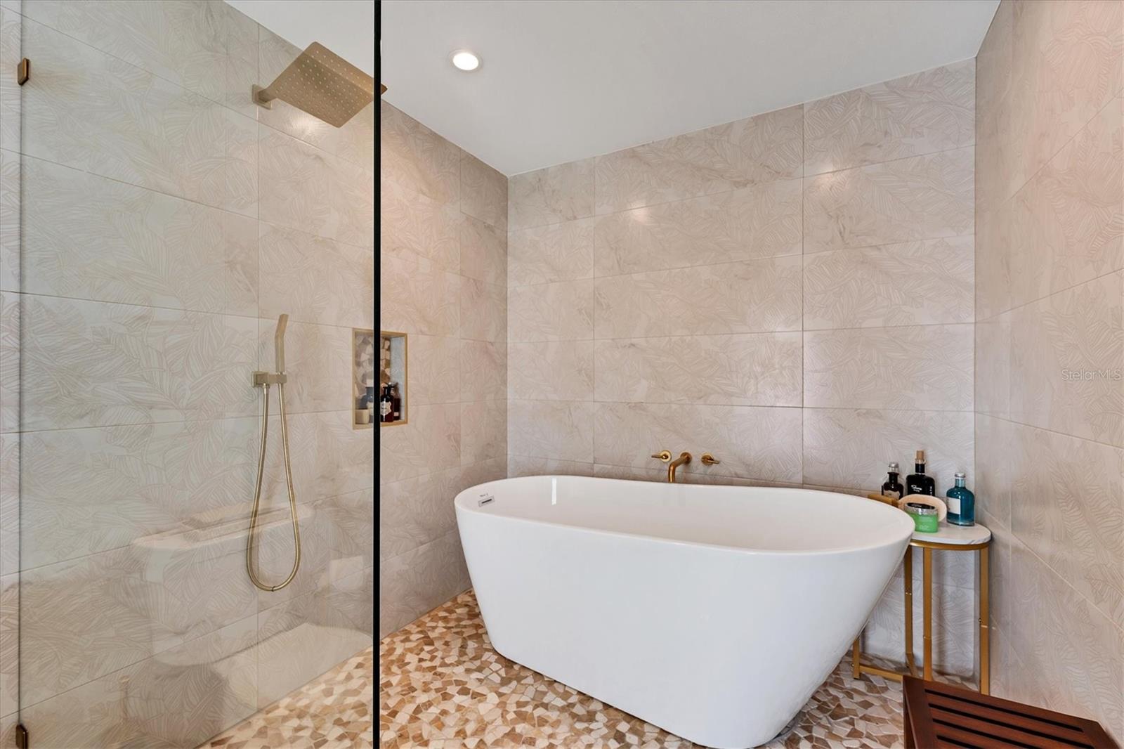 10115 KINGFISHER RD E