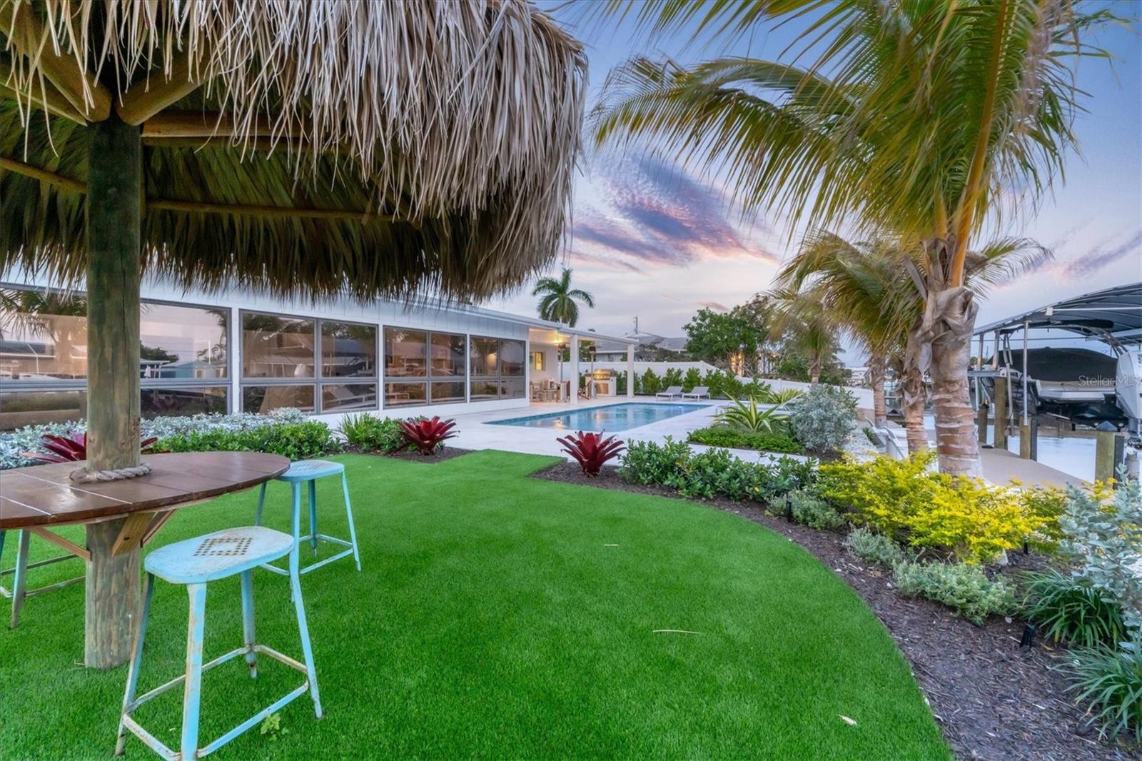 10115 KINGFISHER RD E