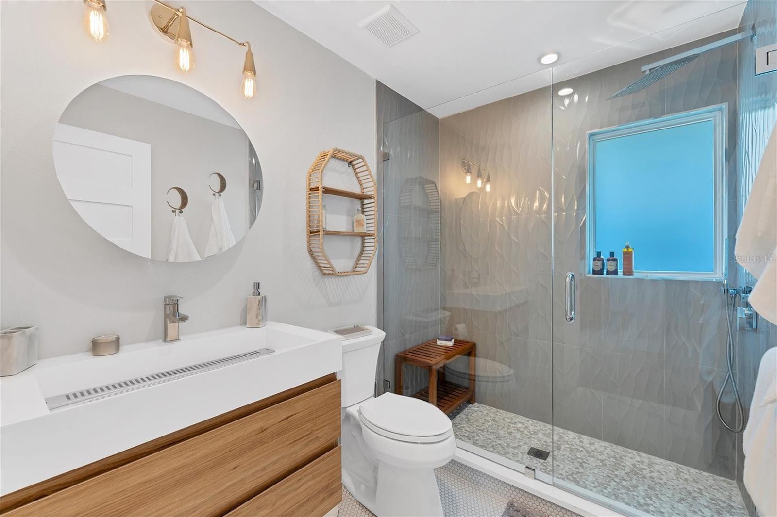 10115 KINGFISHER RD E