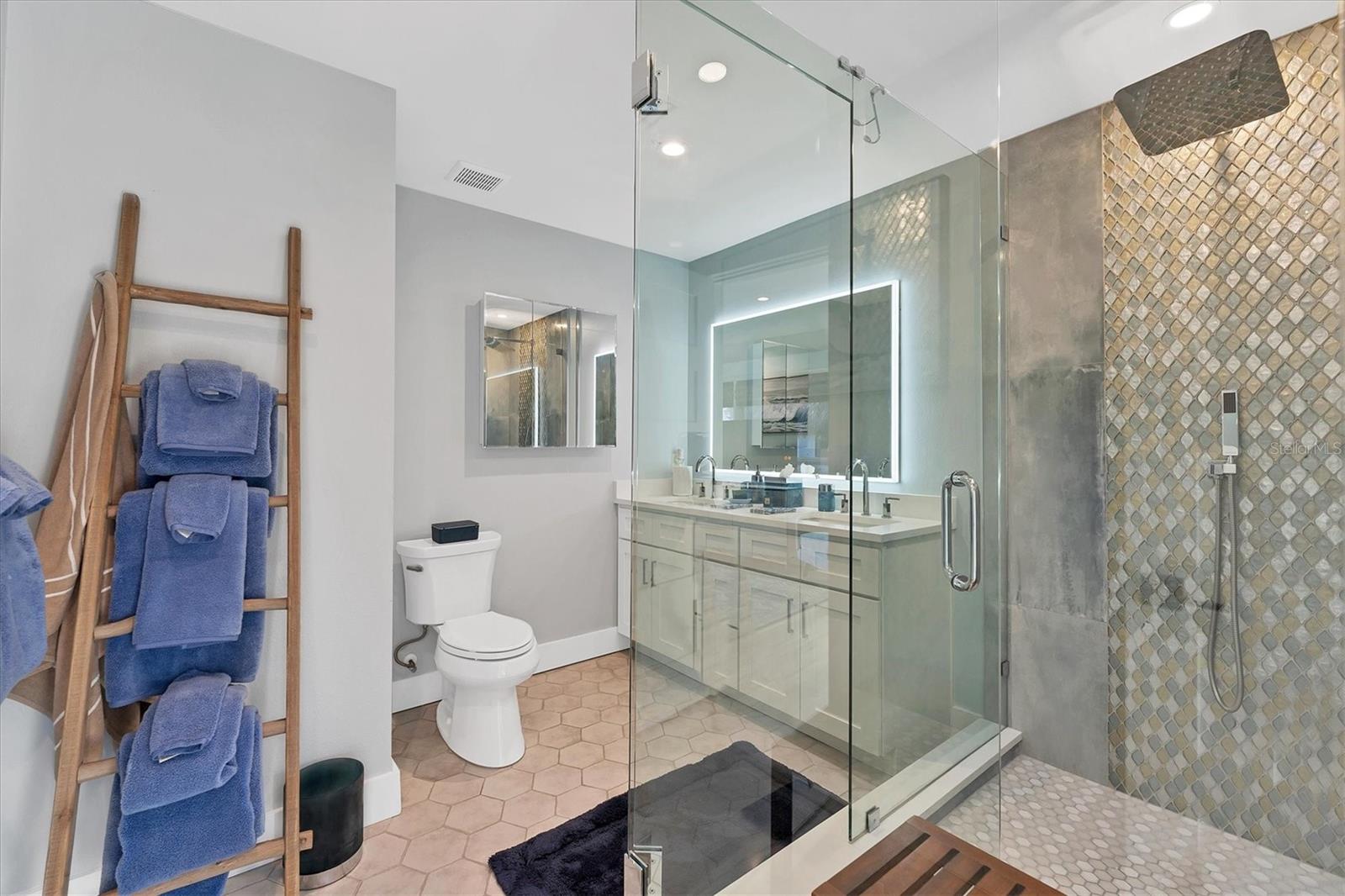 10115 KINGFISHER RD E