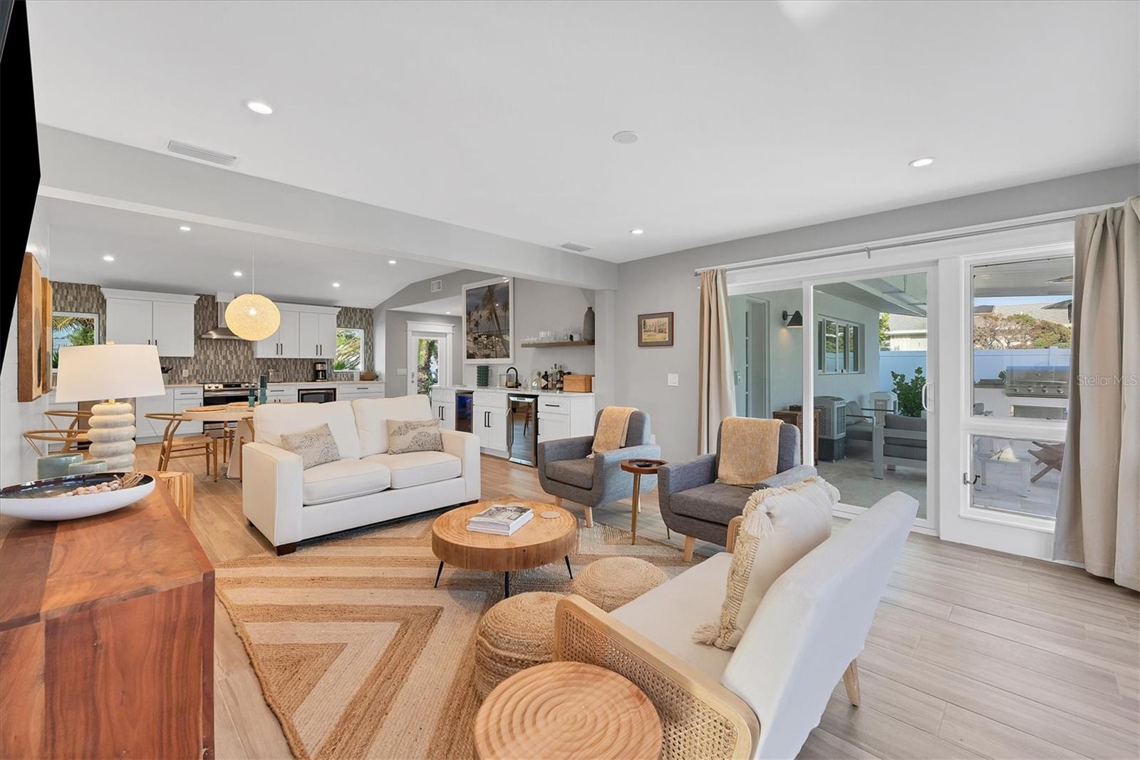 10115 KINGFISHER RD E