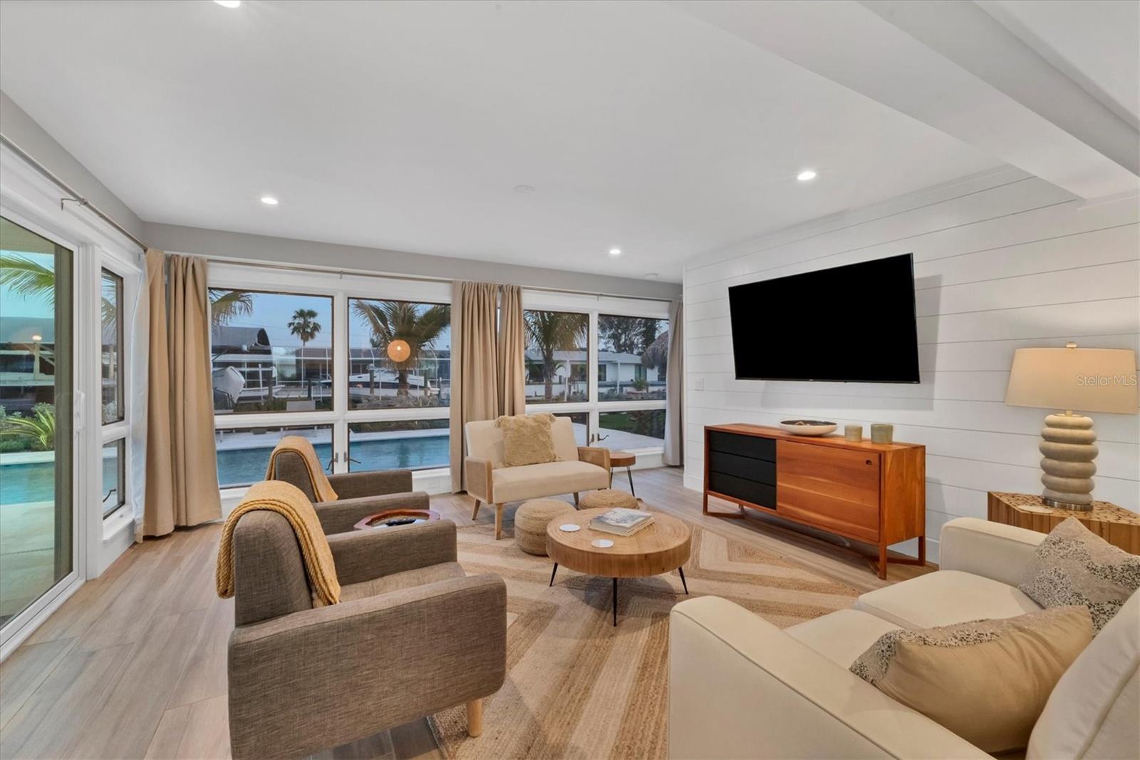 10115 KINGFISHER RD E