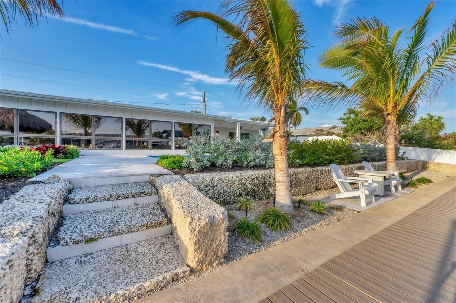 10115 KINGFISHER RD E