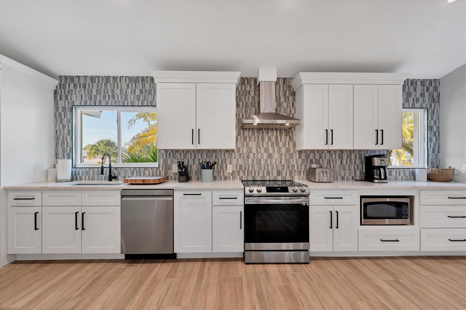 10115 KINGFISHER RD E