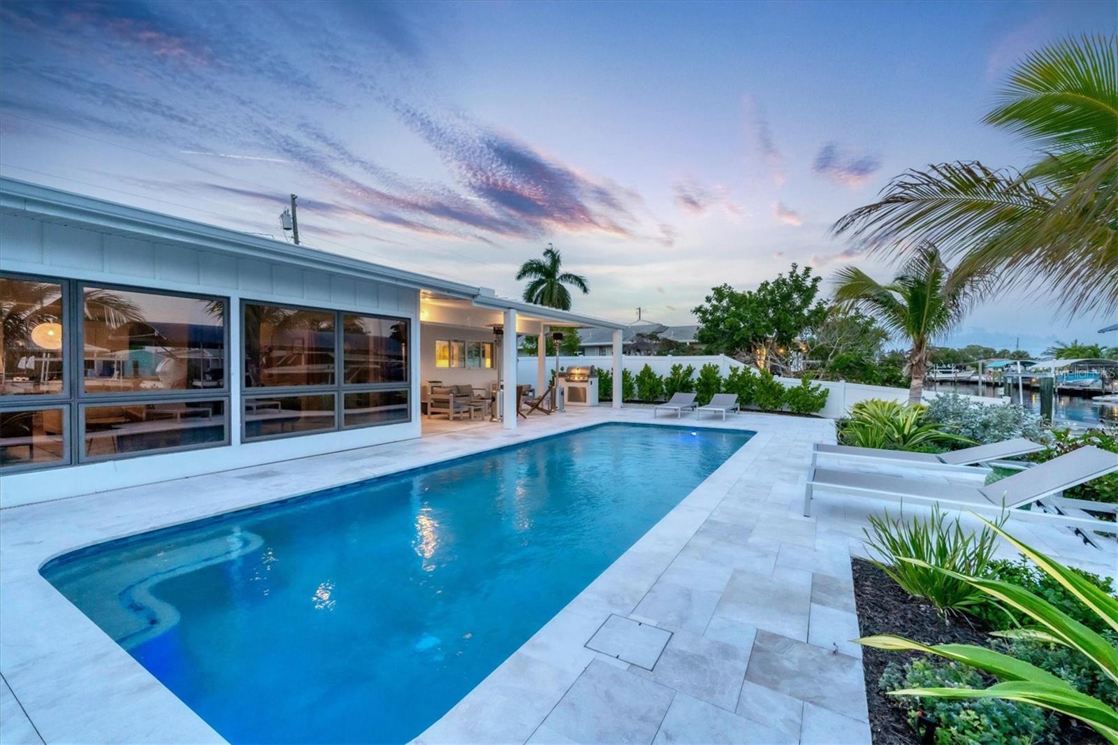 10115 KINGFISHER RD E