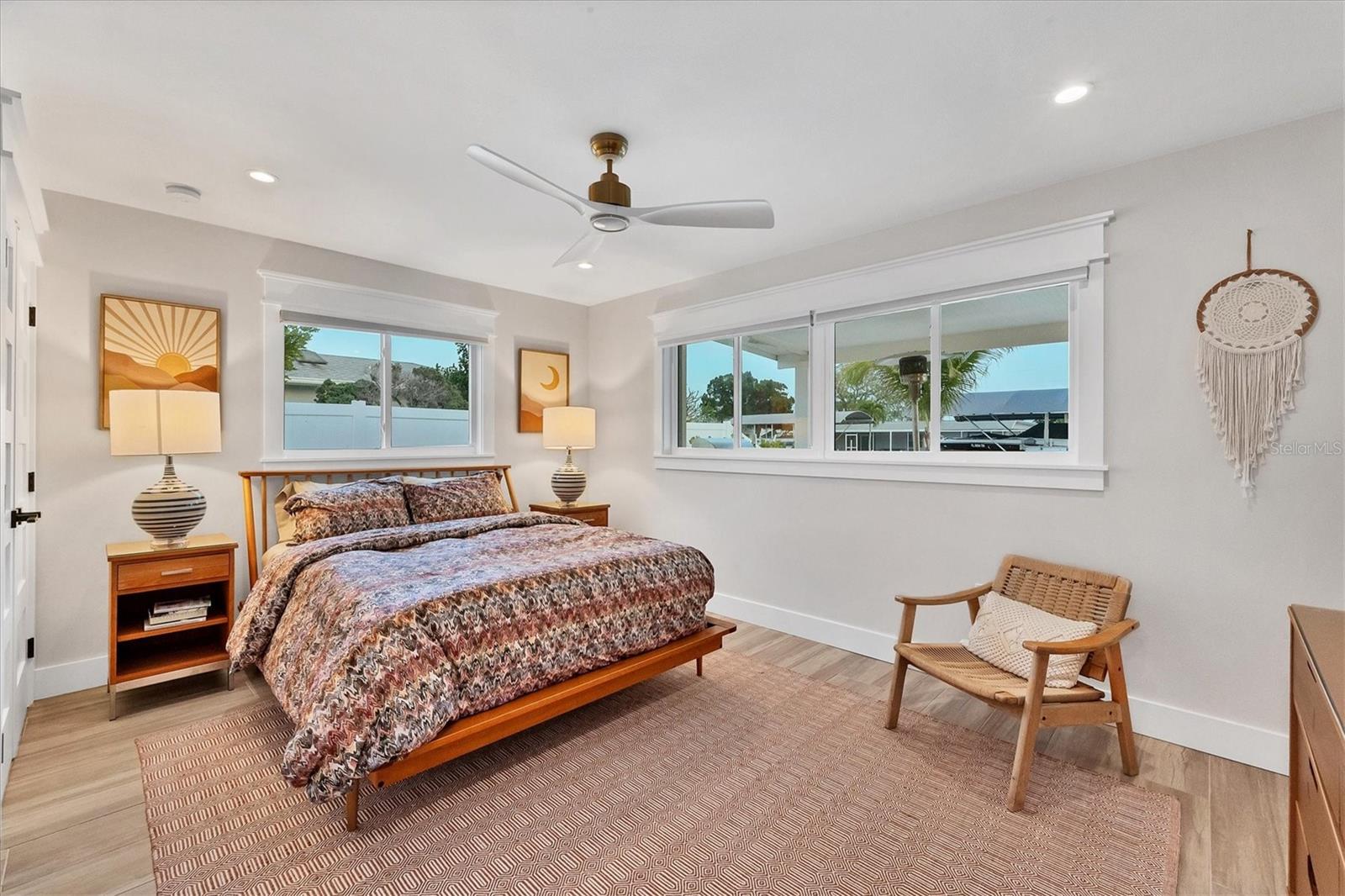 10115 KINGFISHER RD E