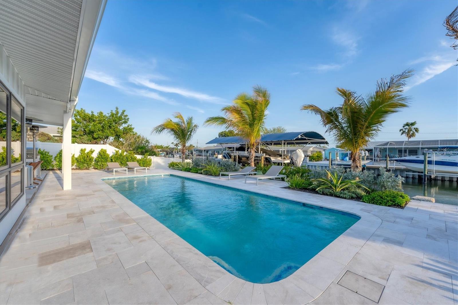 10115 KINGFISHER RD E