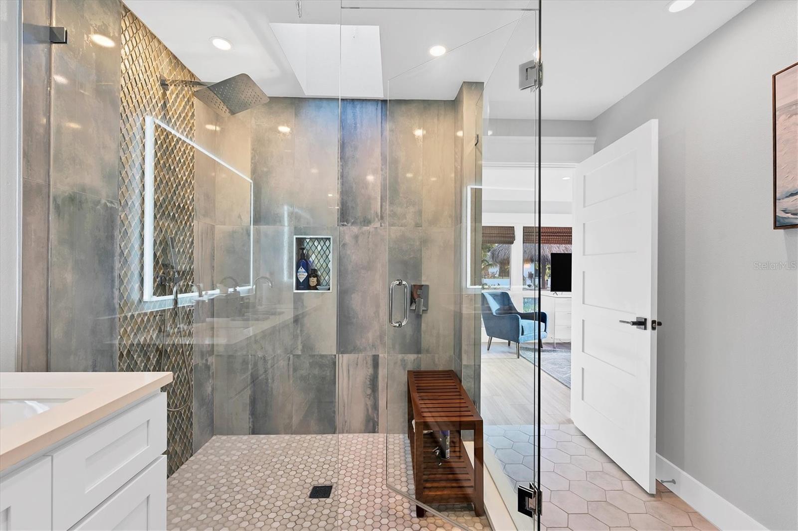 10115 KINGFISHER RD E