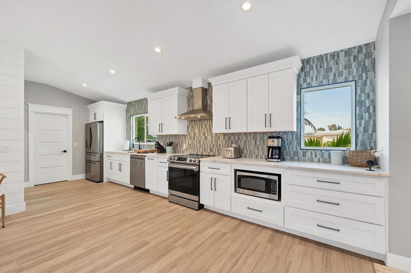 10115 KINGFISHER RD E