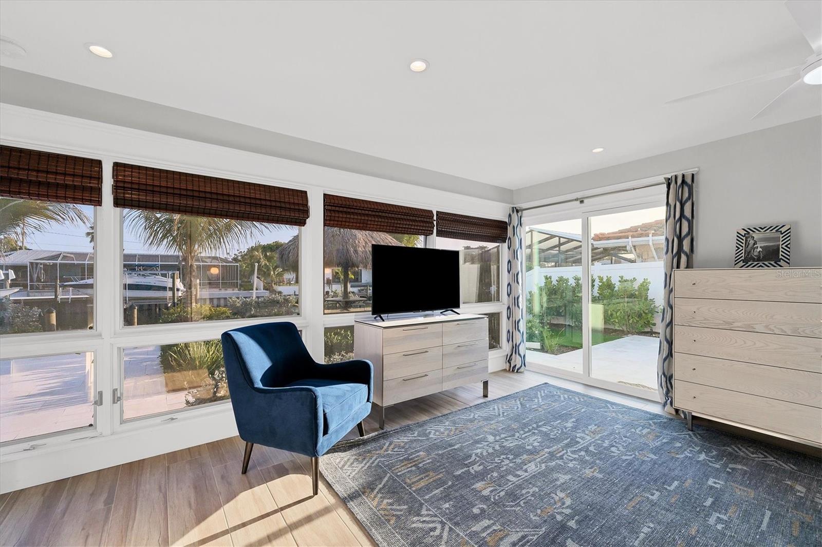 10115 KINGFISHER RD E