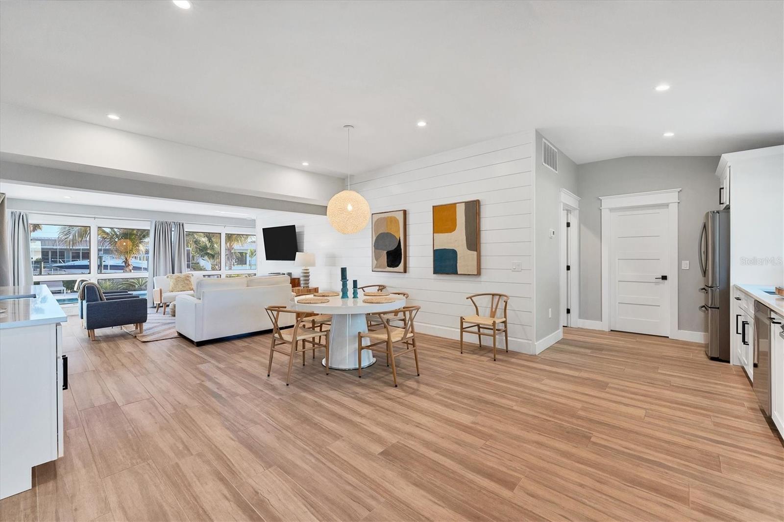 10115 KINGFISHER RD E