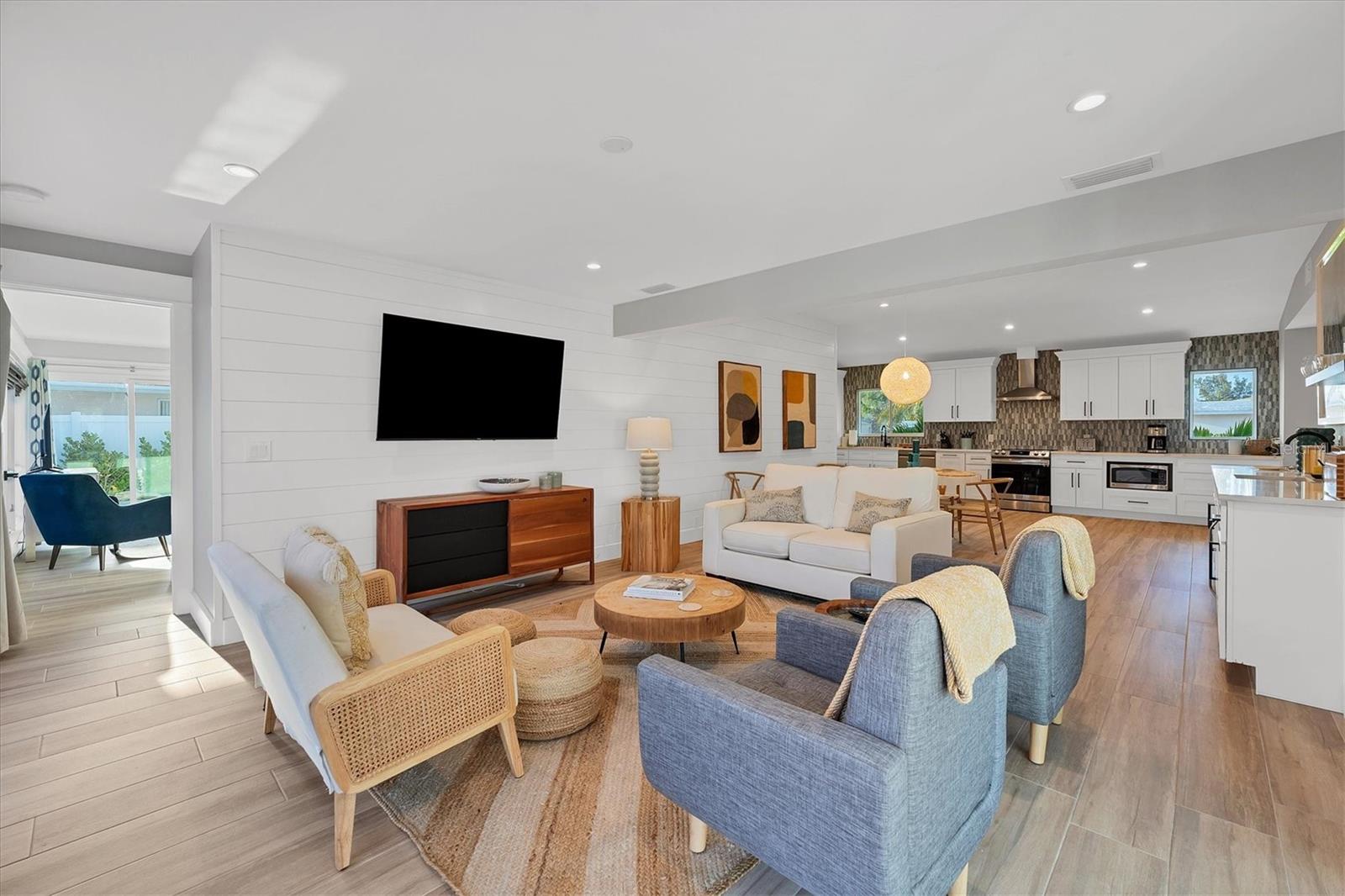 10115 KINGFISHER RD E