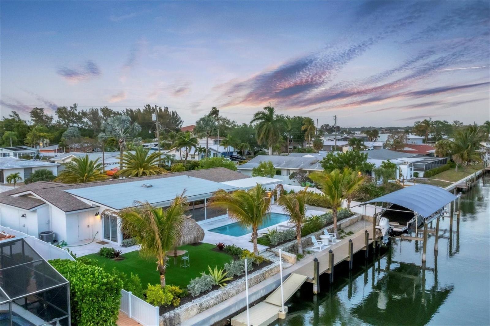 10115 KINGFISHER RD E