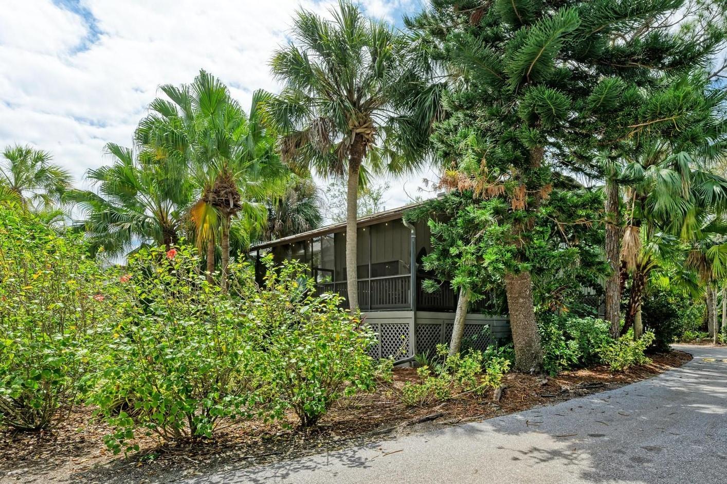 1460 LANDINGS CIR #51