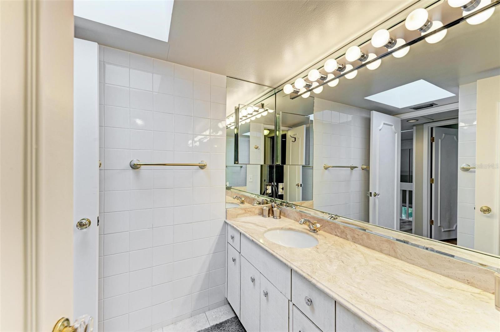 1460 LANDINGS CIR #51