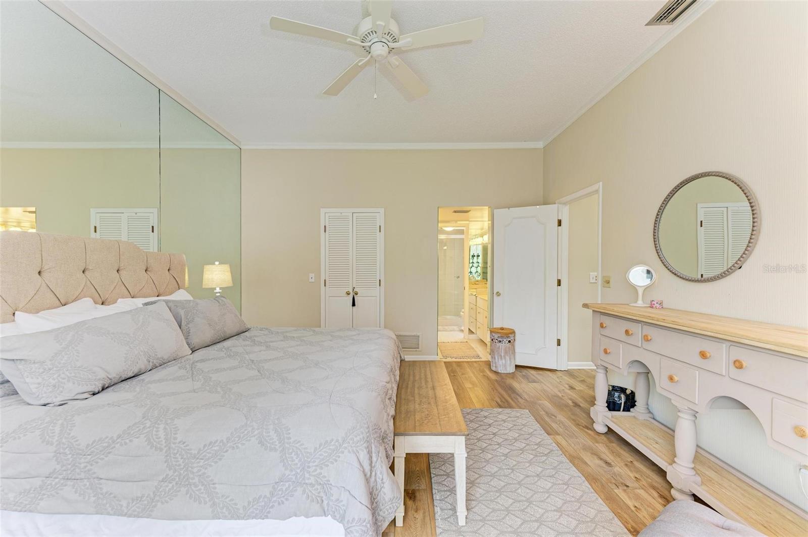 1460 LANDINGS CIR #51