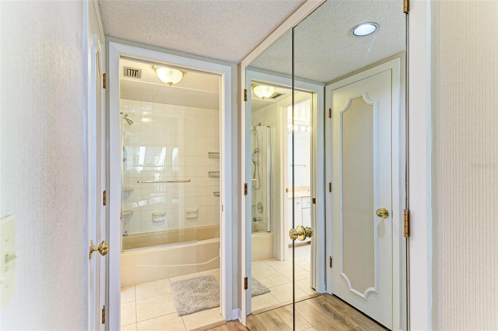 1460 LANDINGS CIR #51