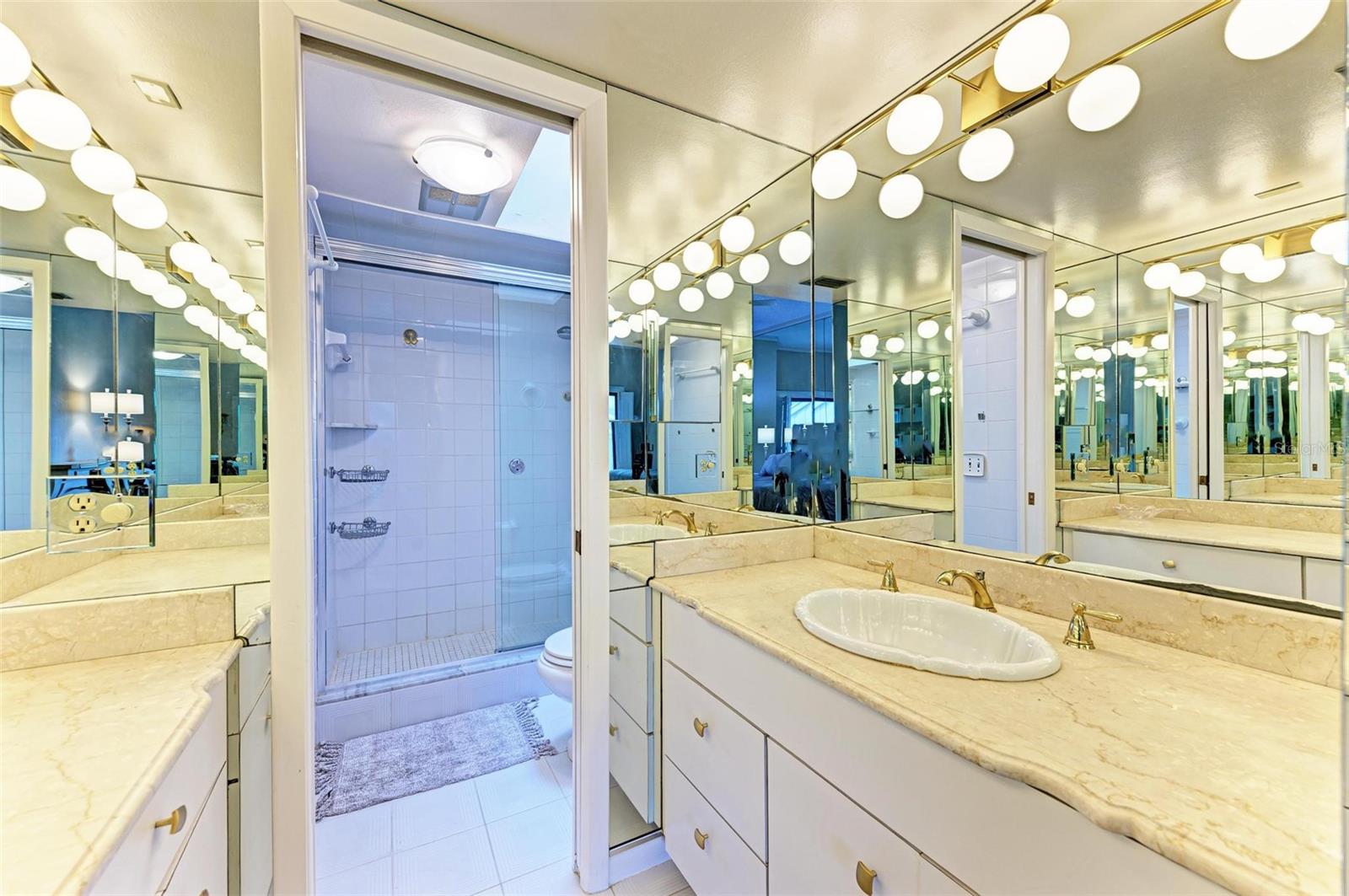 1460 LANDINGS CIR #51