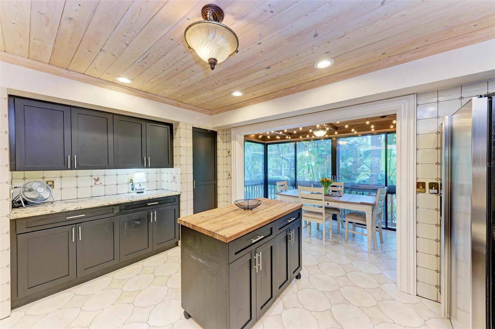 1460 LANDINGS CIR #51