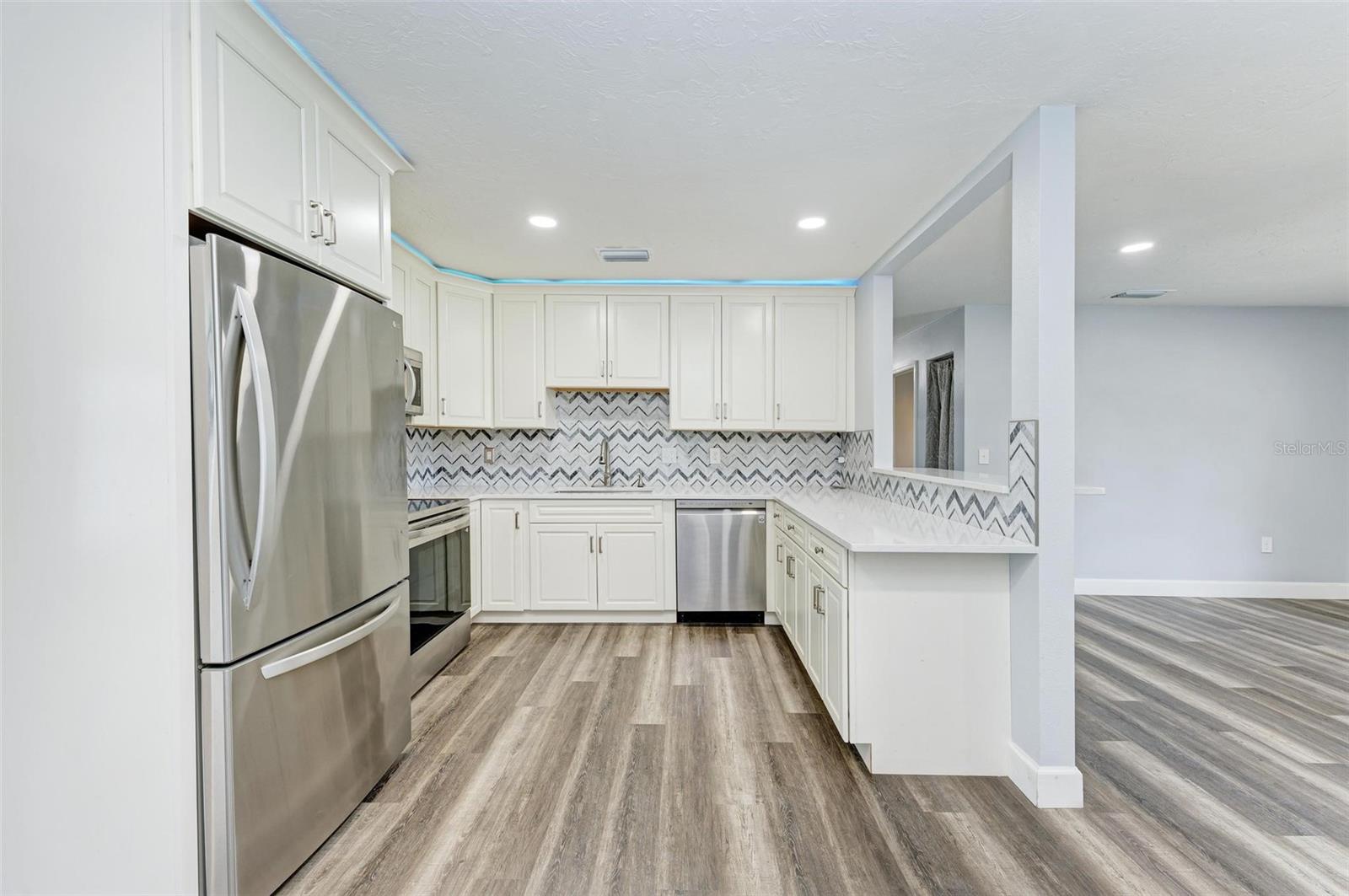 5465 81ST AVENUE CIR E