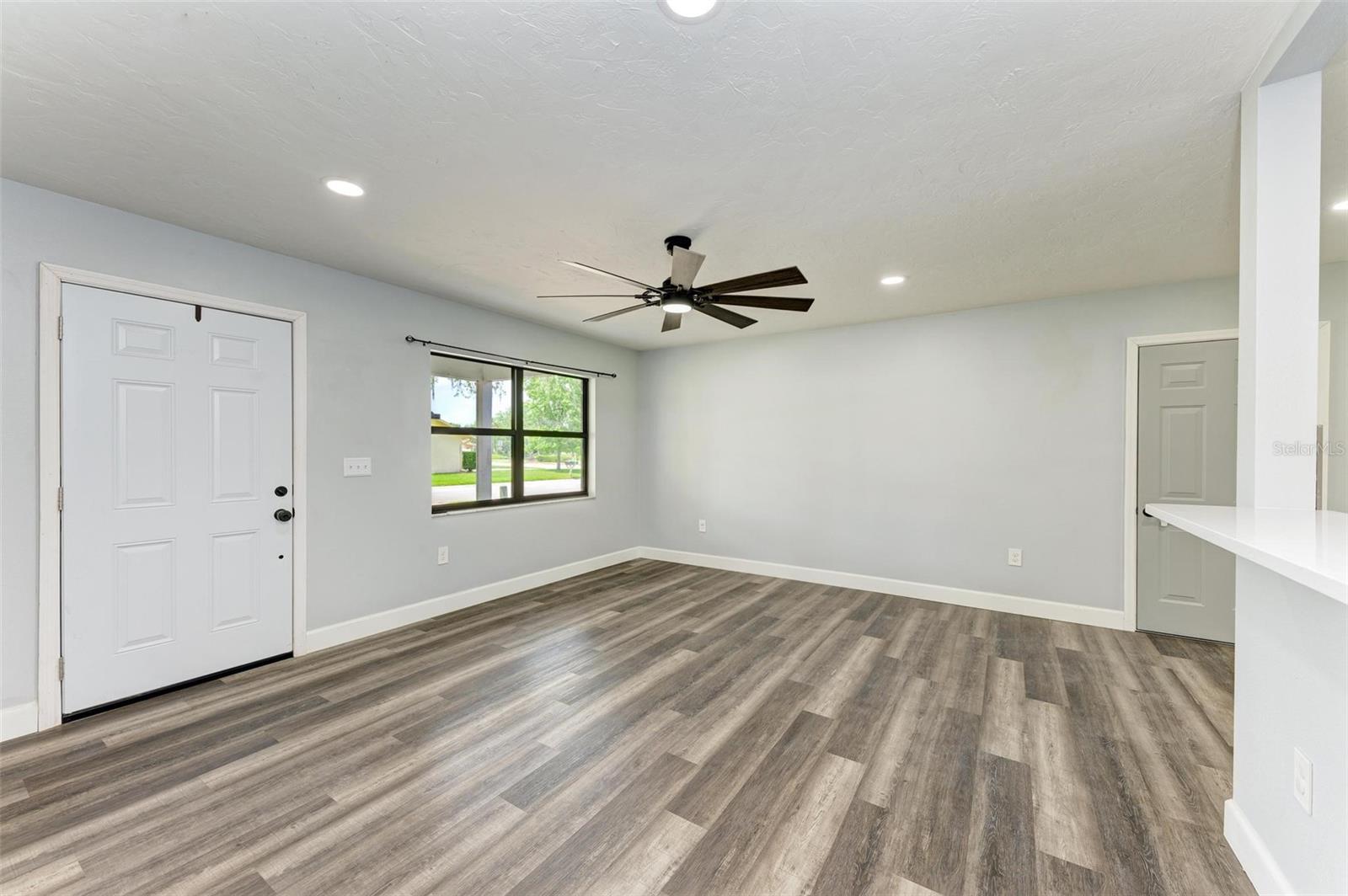 5465 81ST AVENUE CIR E