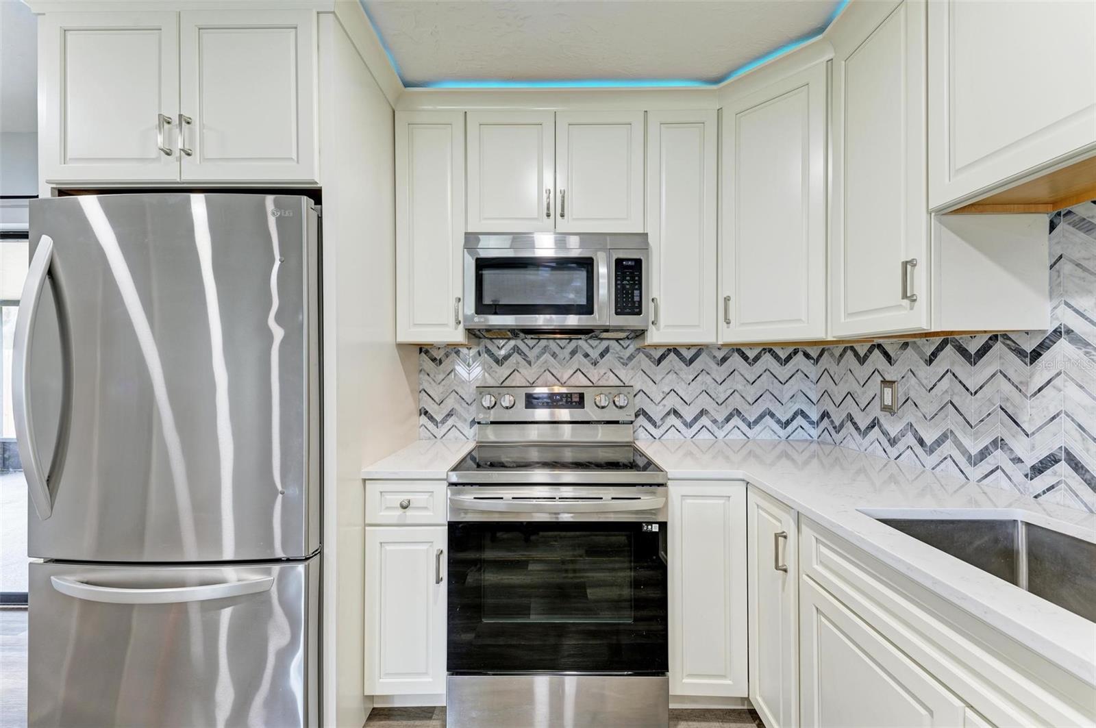 5465 81ST AVENUE CIR E