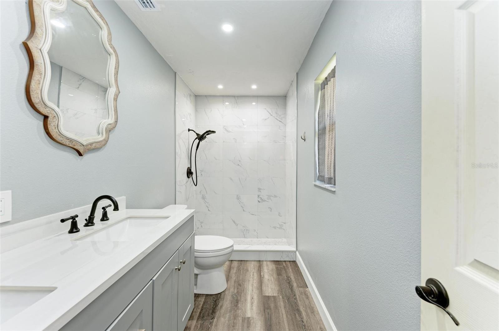 5465 81ST AVENUE CIR E