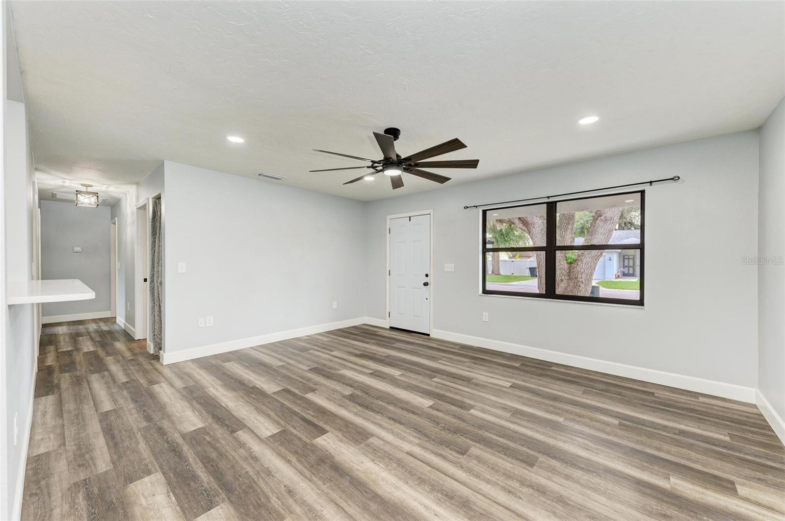 5465 81ST AVENUE CIR E