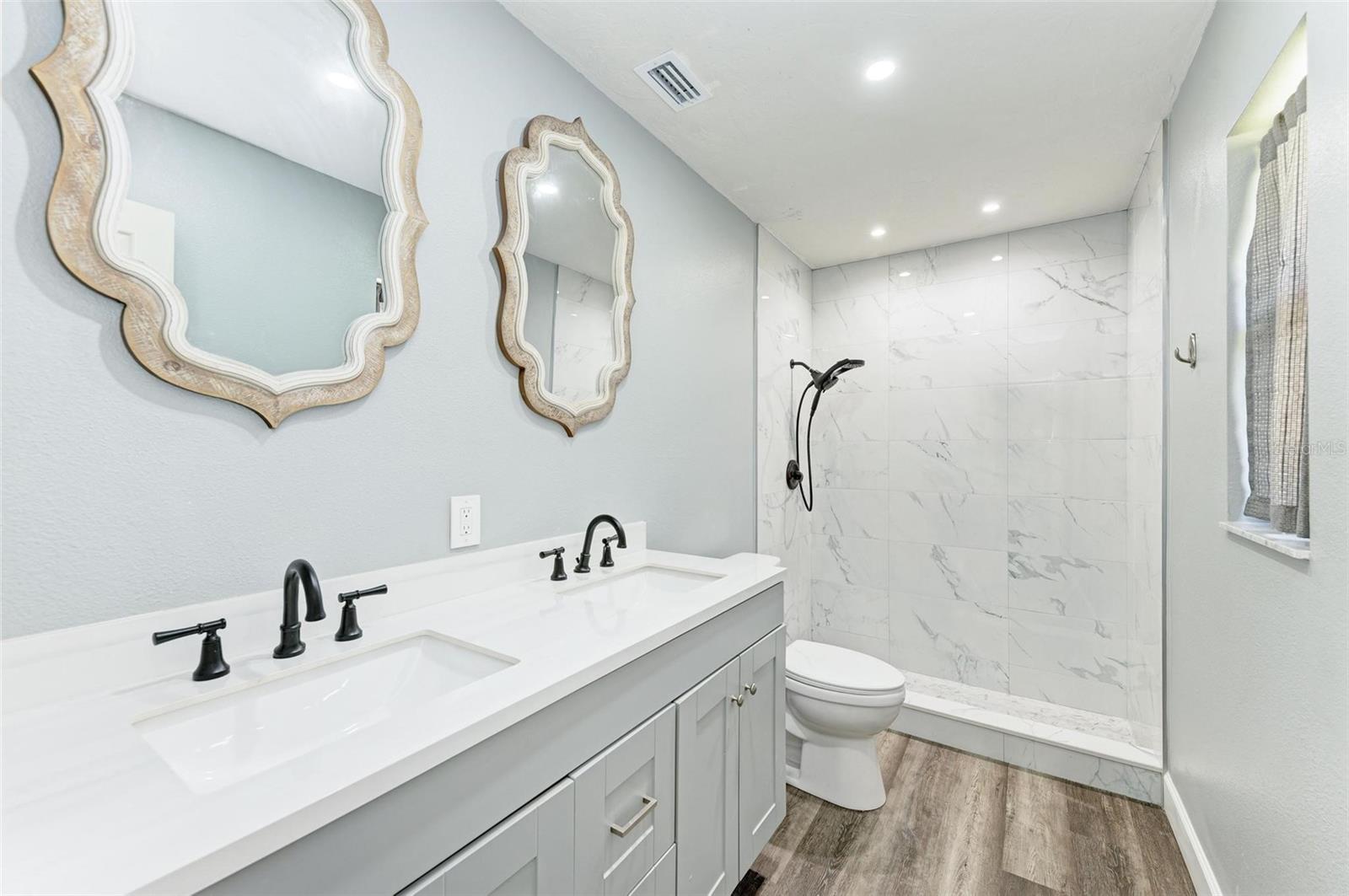 5465 81ST AVENUE CIR E